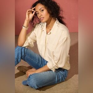 Pistola Nellie Shirt in white with tan stripe “sandstripe”
Size L